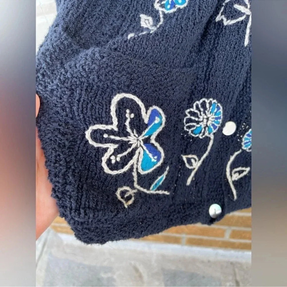 Laura Ashley Navy Blue Cardigan Sweater White Blue Embroidered Flowers Pockets L - Picture 7 of 8